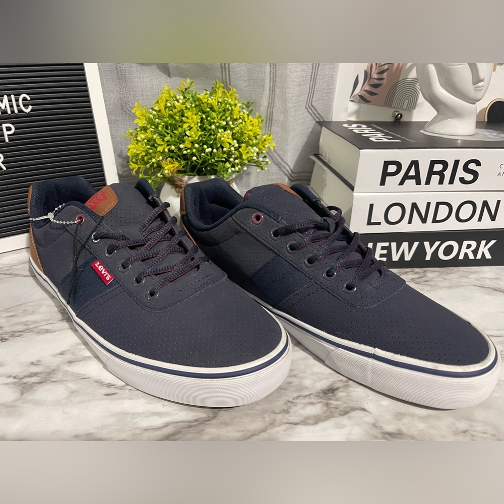 Levi’s NWOT Men’s Shoe size 10.5